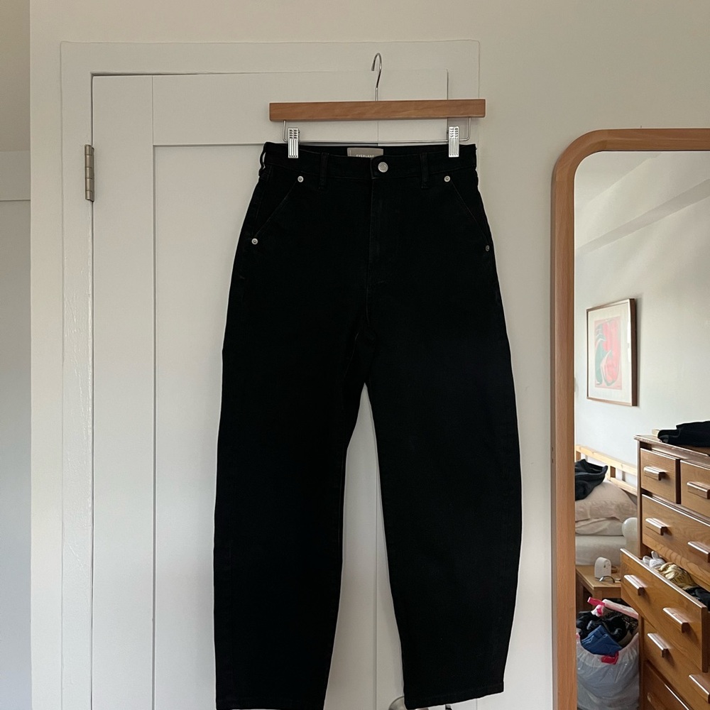 Everlane black barrel leg jean